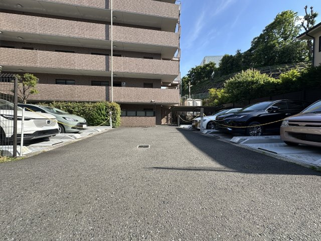 プライムコート磯子屛風ヶ浦の駐車場|駐車場の空き状況については、その都度、確認いたしますのでお気軽にお聞きください。