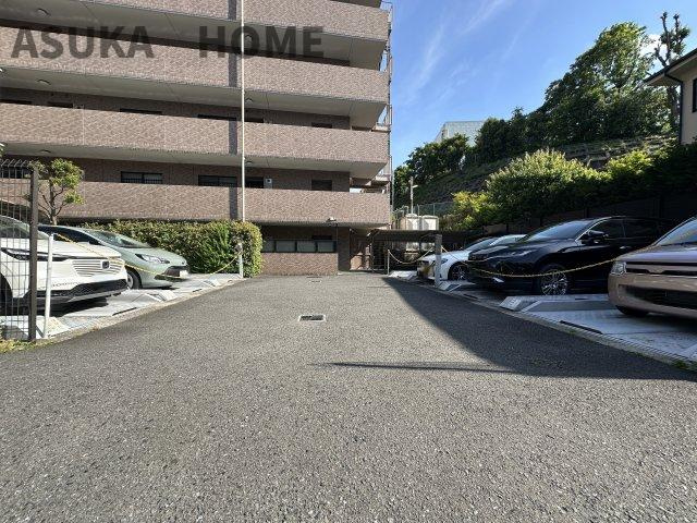 プライムコート磯子屛風ヶ浦の駐車場|駐車場の空き状況については、その都度、確認いたしますのでお気軽にお聞きください。