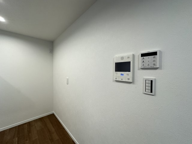 プライムコート磯子屛風ヶ浦の設備|テレビモニター付きなので急な来客時やお子様のお留守番にも安心な設備ですね。