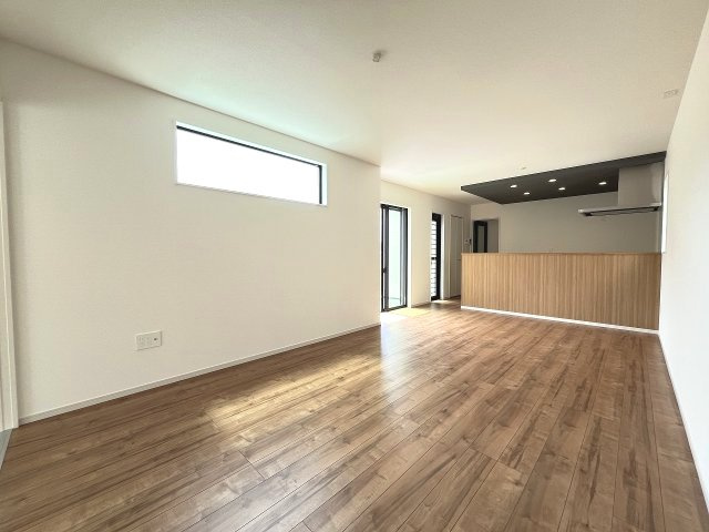【居間・リビング】 | 福岡市西区拾六町4丁目6期　1号棟（全1棟）【仲介手数料無料・0円】 | 施工例。施工例は完成時と異なる場合があります。