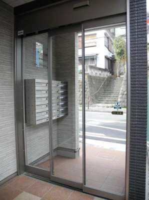 【エントランス】 | サンルージュ横浜 | 管理の行き届いたエントランスです♪