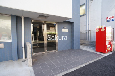 【エントランス】 | ナインブーランジェ川崎 | 重厚感のある建物デザイン♪