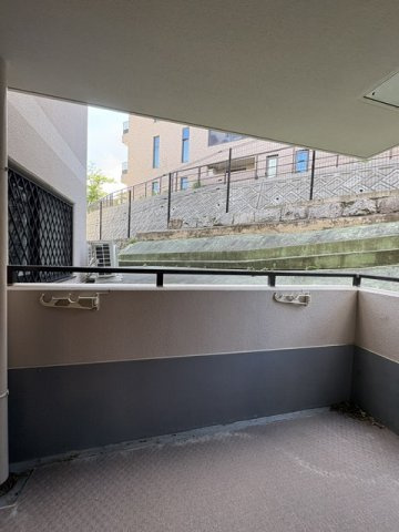 セレーヌコート中山手のバルコニー