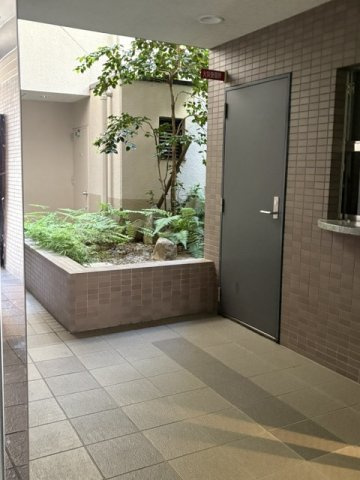 セレーヌコート中山手のエントランス|奇麗に整備されています