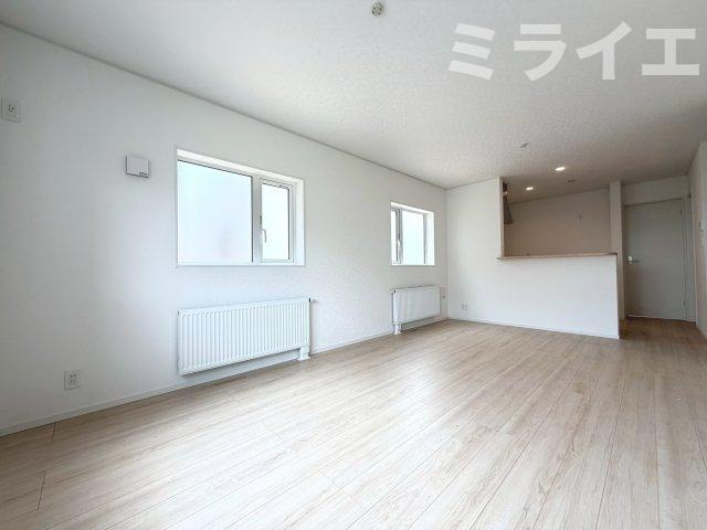 【新築戸建】札幌市南区石山1条1丁目3棟の居間・リビング|AIによる生成画像