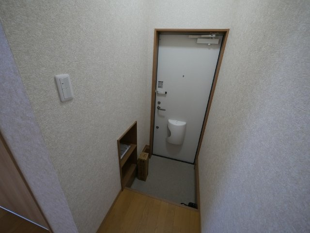 稲荷町アパートの玄関