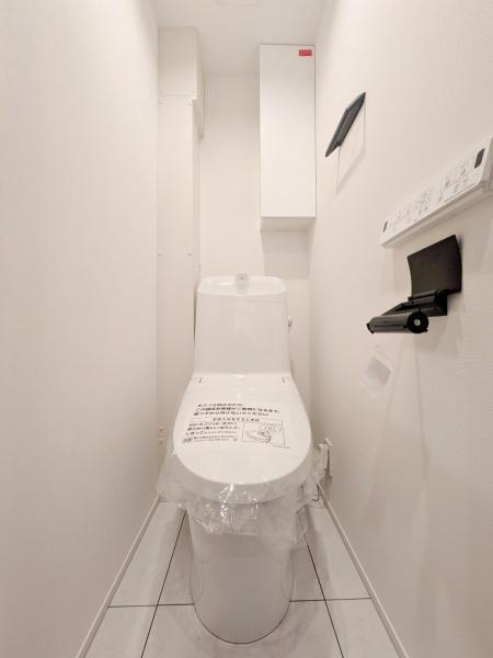 カサベルダのトイレ|清潔感のある内装のすっきりとしたデザインのトイレです。
水周りが綺麗だと安心ですね。
