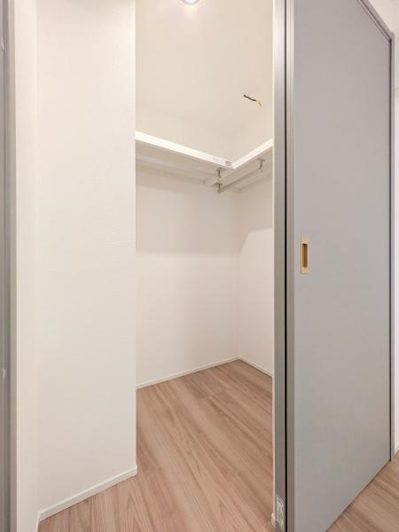 カサベルダの収納|WICでお部屋もスッキリと利用できます！
洋服以外にも収納できるのは嬉しいポイント！