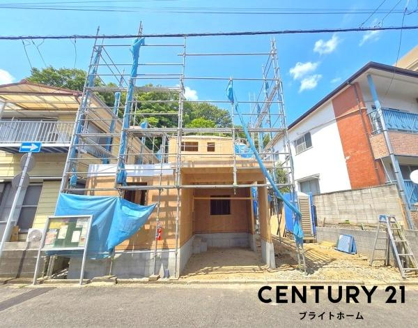 横浜市中区北方町２丁目の新築一戸建の外観|同仕様物件もご案内をさせて頂きます。
お車でご自宅まで送迎承ります。