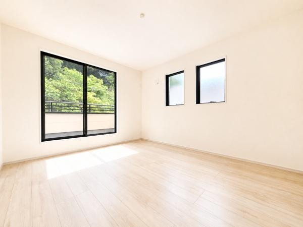 横浜市戸塚区上矢部町の新築一戸建の洋室|落ち着きのある洋室です！
休日はこちらでおくつろぎ下さい♪