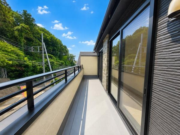 横浜市戸塚区上矢部町の新築一戸建のバルコニー|陽当り良好のバルコニー！
風通しもよく気持ちいいです