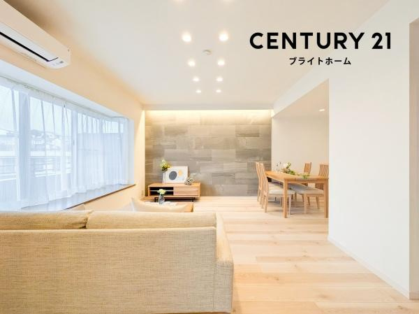 パークハイム日吉本町の居間・リビング|窓からは明るい光が差し込みます！
電気をつけなくても明るいです。