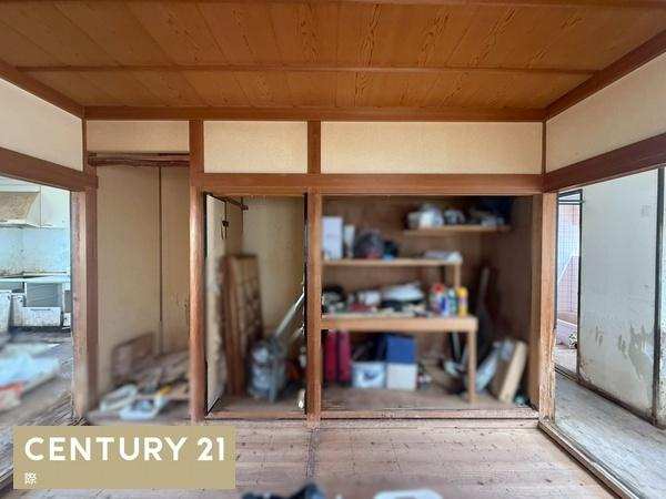 海南市岡田の中古一戸建の収納