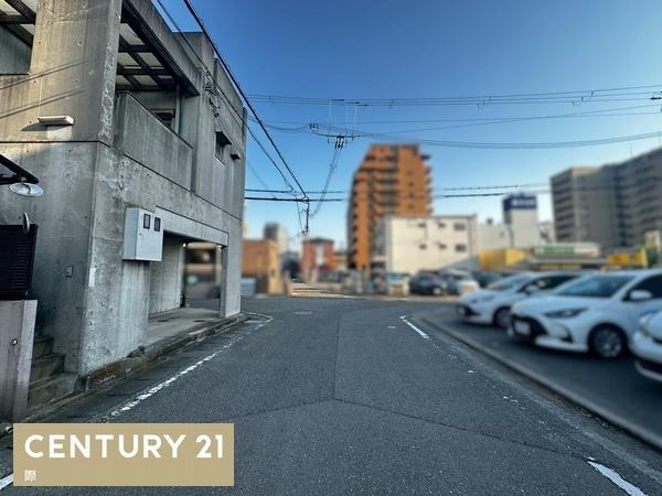 和歌山市黒田　店舗付住宅の前面道路含む現地写真
