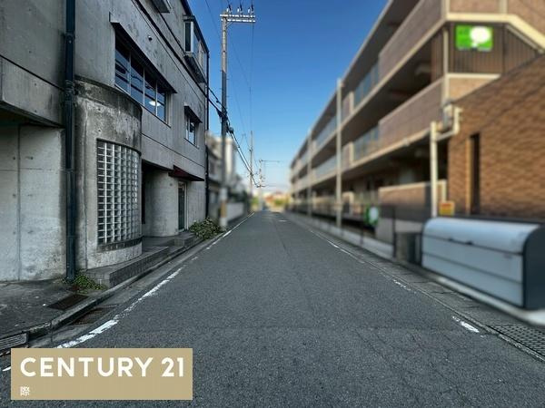 和歌山市黒田　店舗付住宅の前面道路含む現地写真