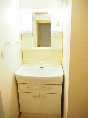 ラトゥールボワⅣの洗面所|忙しい朝には欠かせない洗面所です