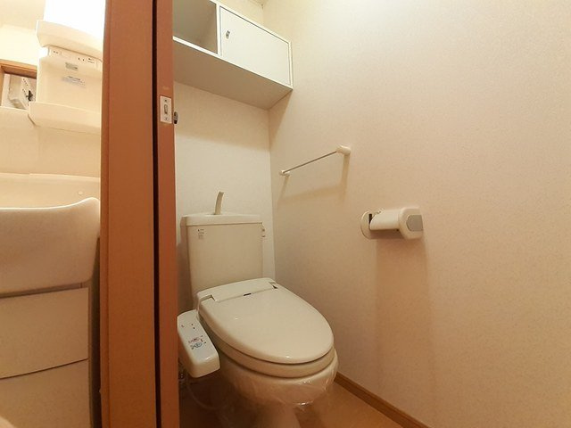 ハルトリーゲルＣのトイレ|落ち着いた色調のトイレです