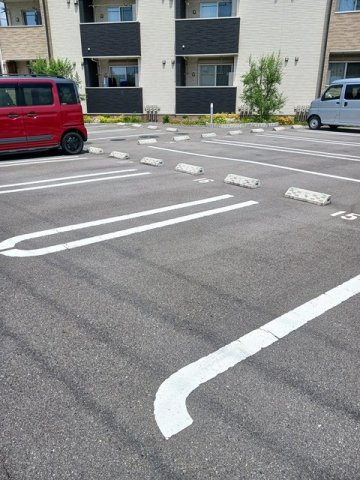 プレステージ花ずいＧの駐車場