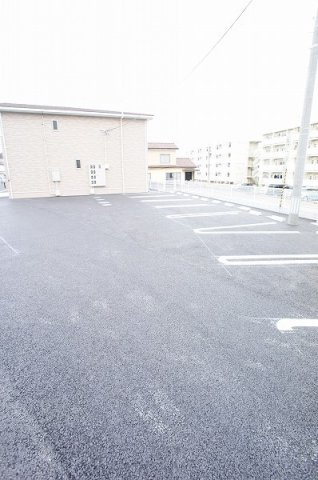 フィオリーレⅧの駐車場