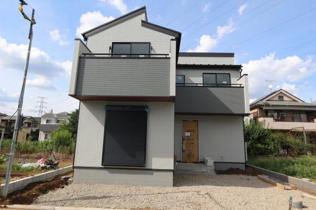 【Livele Garden.S】国分寺北町第二の外観|カースペース2台分ございますので、家族分の自転車を駐輪したり、
来客用の駐車スペースとしてもお使いいただけます。