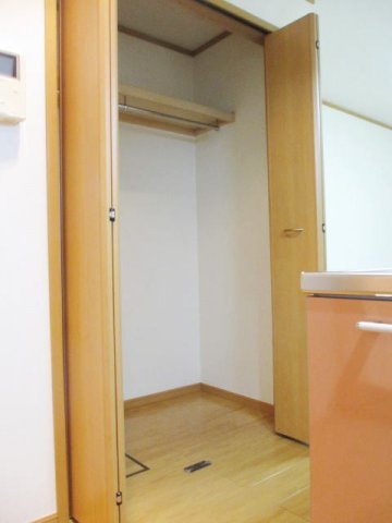カ－サ西田の収納
