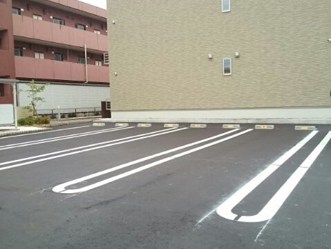 エトワール八尾の駐車場
