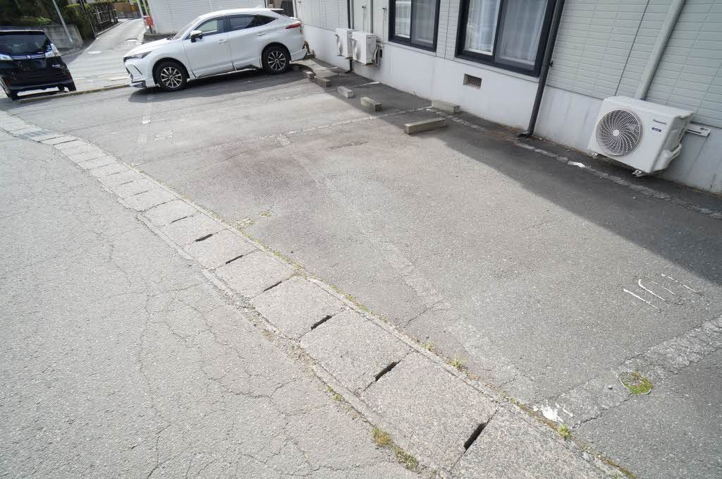 パークヴィラの駐車場
