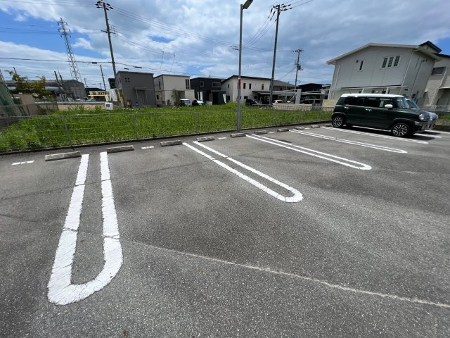 フェリーチェの駐車場