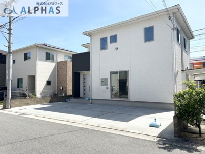 【外観】 | 加古川市別府町新野辺　一戸建て | ■並列駐車4台可能♪※車種による■即入居可能物件♪■住宅設備充実♪