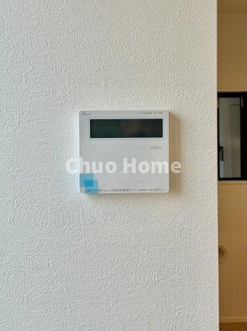 江戸川区鹿骨2丁目新築分譲住宅の冷暖房・空調設備|【床暖房】冬は足元から暖めてくれる床暖房はエアコンとは違って埃が舞いませんので健康にも良さそうですね。
