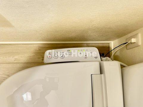江戸川区鹿骨2丁目新築分譲住宅の内装|【ウォシュレット】清潔に使いたいお手洗いには最適な設備です。もちろんウォームレットも標準装備です。