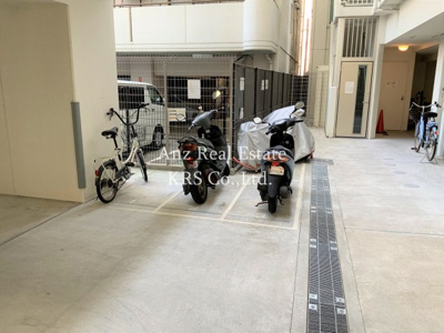 【その他】 | リンデンプラザ心斎橋 | 敷地内には便利なバイク置場があります！