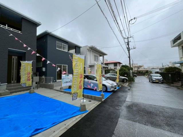 沖縄市美里 新築戸建て 2号棟の前面道路含む現地写真