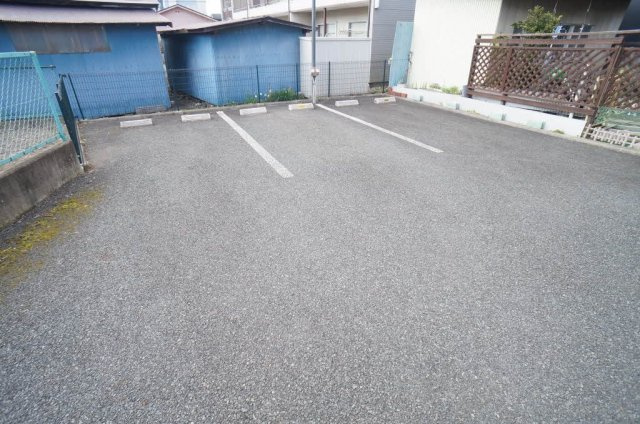 ヴィラーチェＫの駐車場