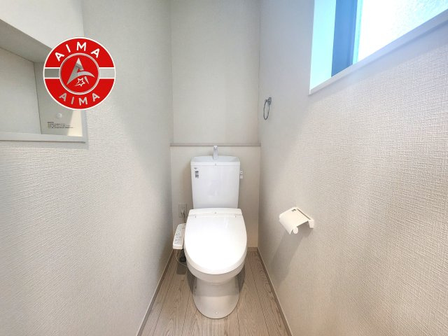 筑紫野市杉塚7丁目第1-2棟(1号棟)の内観：施工例|温水洗浄便座を完備しております。2ヶ所にトイレがあるのは朝の慌ただしい時間も安心です。
