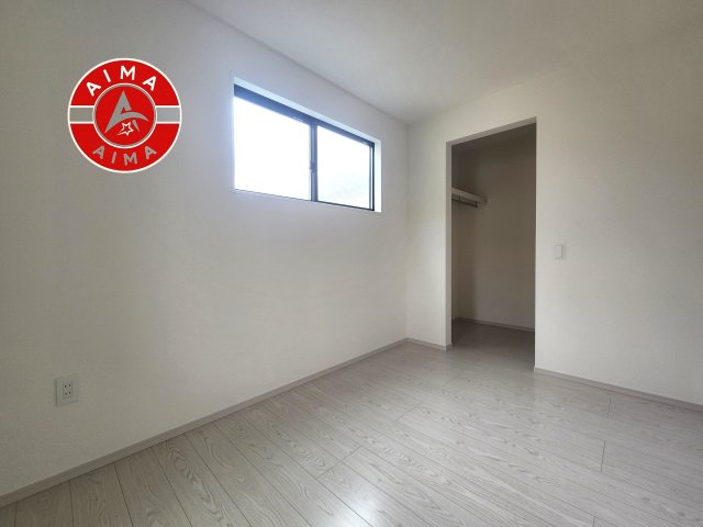 筑紫野市杉塚7丁目第1-2棟(1号棟)の前面道路含む現地写真|柔らかい陽光が差し込む明るいお部屋を演出する設計。彩光の取れる窓が気持ちの良いお部屋を創り上げます。