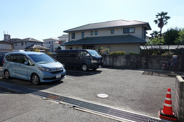 ハイツＤＯＵＹＡＭＡの駐車場