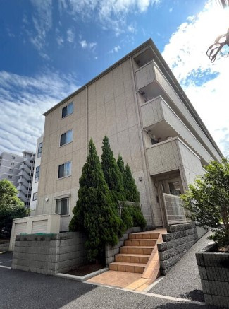 ジェノヴィア原木中山の外観