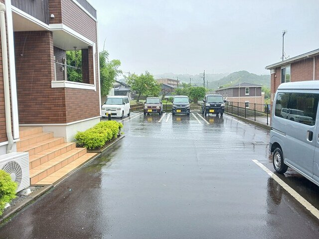 【駐車場】