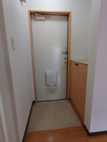アテネィハイツ２の玄関