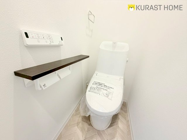 京都市伏見区久我御旅町　新築戸建のトイレ|2階トイレ