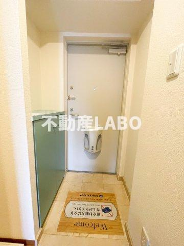 CQレジデンス大阪WESTの玄関