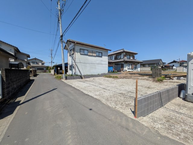新築戸建　南新波町の前面道路含む現地写真