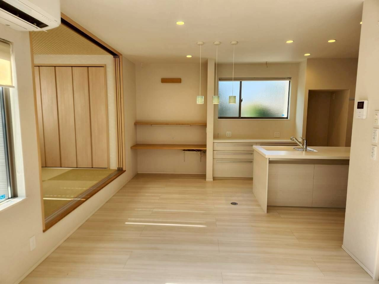 小郡市三沢　中古戸建の居間・リビング