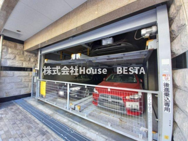 プレサンス神戸みなと元町の駐車場