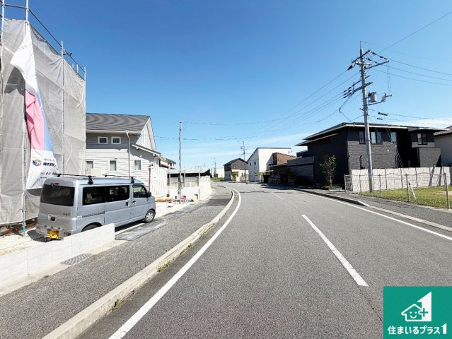 加西市北条町西高室　第6期　新築一戸建ての前面道路含む現地写真|周辺は落ち着いた街並みの住宅地！子育てがしやすい住環境です！まだ未完成ですが、現地でしかわからない事もございます。是非一度ご覧ください。