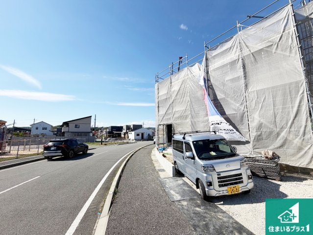 加西市北条町西高室　第6期　新築一戸建ての前面道路含む現地写真|周辺は落ち着いた街並みの住宅地！子育てがしやすい住環境です！まだ未完成ですが、現地でしかわからない事もございます。是非一度ご覧ください。