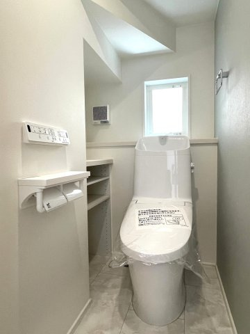 高取南2丁目カーサヴェルディ新築一戸建てのトイレ|1階のトイレです、温水洗浄便座が付いています