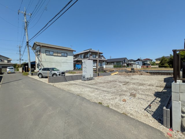 新築戸建　南新波町の前面道路含む現地写真