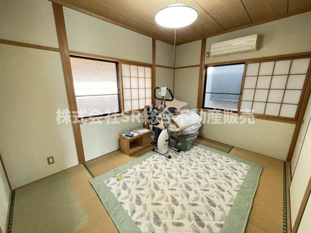 下六万寺町3丁目中古戸建の寝室|2F　6.0帖。落ち着いた雰囲気で寝室にいかがでしょうか？